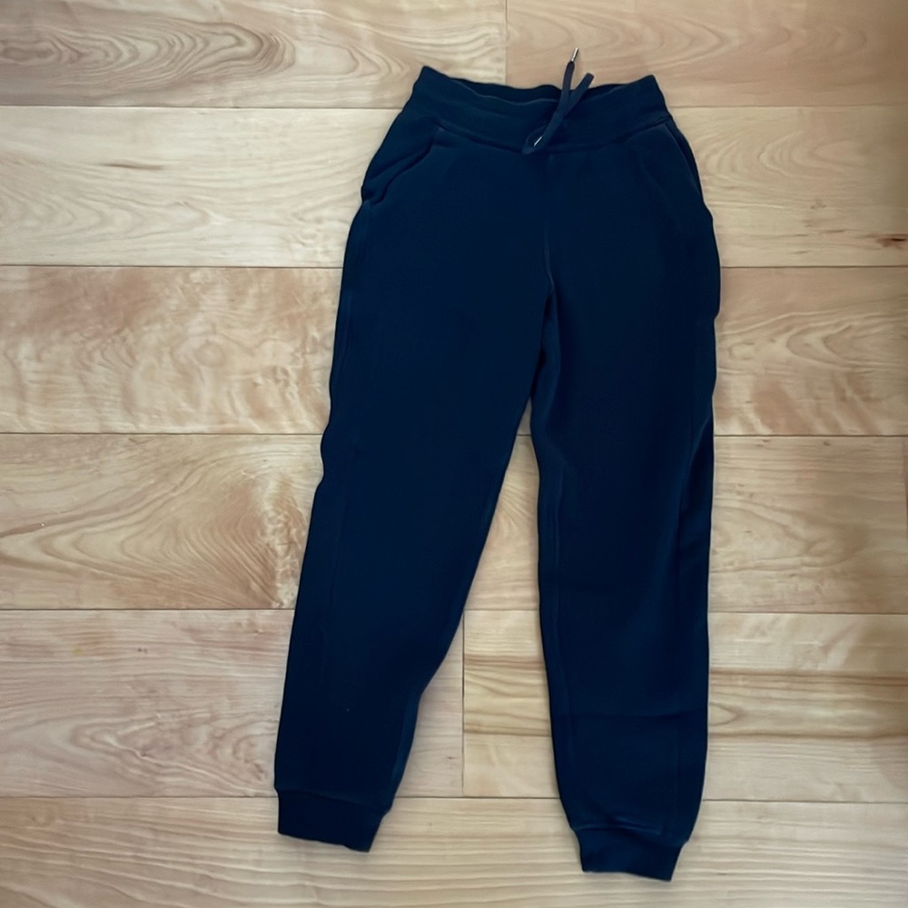 Lululemon scuba sweat pants size 2 color black